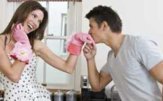 Жена массирует простату мужу дома