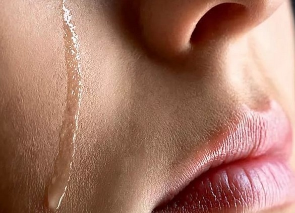 Болит голова после плача как помочь