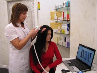 болят корни волос на голове и выпадают волосы причины