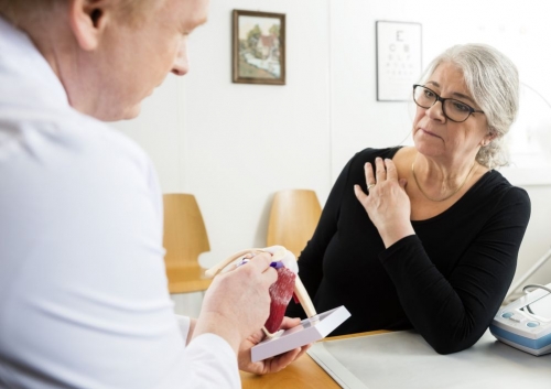 Болит спина область левой лопатки