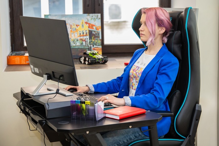 7 ïðîñòûõ ïðàâèë, êàê ìåíüøå óñòàâàòü çà ðàáî÷èì (èëè èãðîâûì) ñòîëîì Äëèííîïîñò