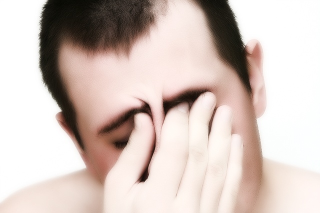 Часто болят глаза и голова глаза красные