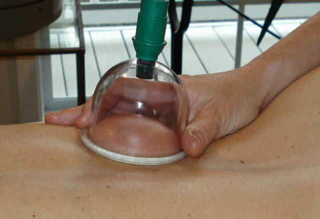 болит спина можно ли массаж